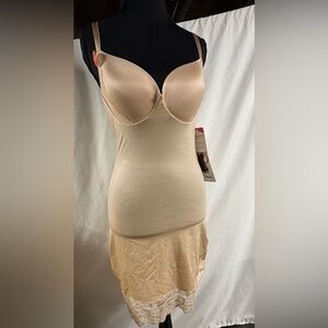 NWT Red Hot SPANX Lace Cupped Full Slip Soft Nude Size Large